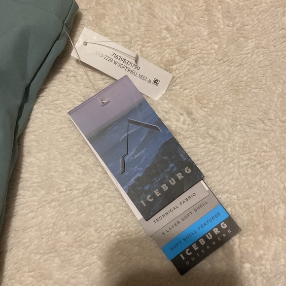 Teal women’s new with tags winter vest with zippered pockets - Picture 6 of 11